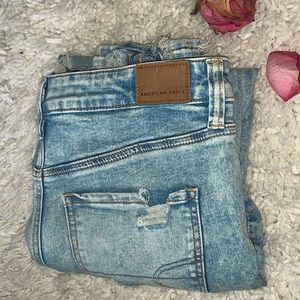 Barely Worn❗️ American Eagle Super High Rise Jegging Ripped Blue Jeans 💙🦅